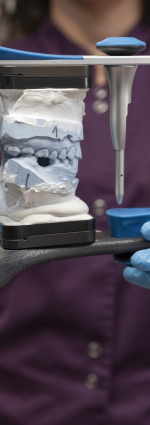 close-up-dentist-instruments (1)