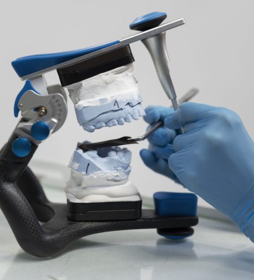 close-up-dentist-instruments